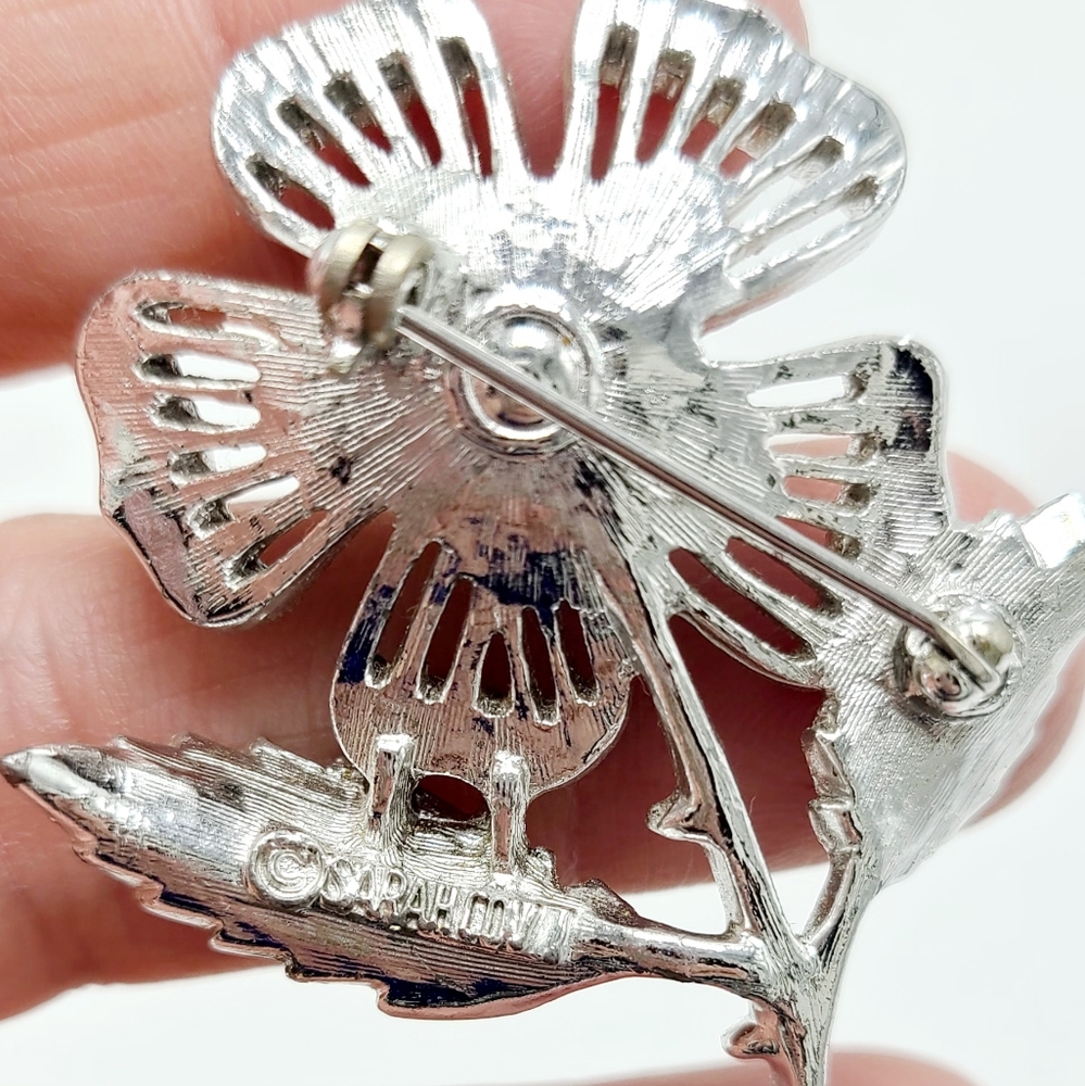 Sarah Coventry vintage brooch Silver Tone flower rhinestones and imitation pearl